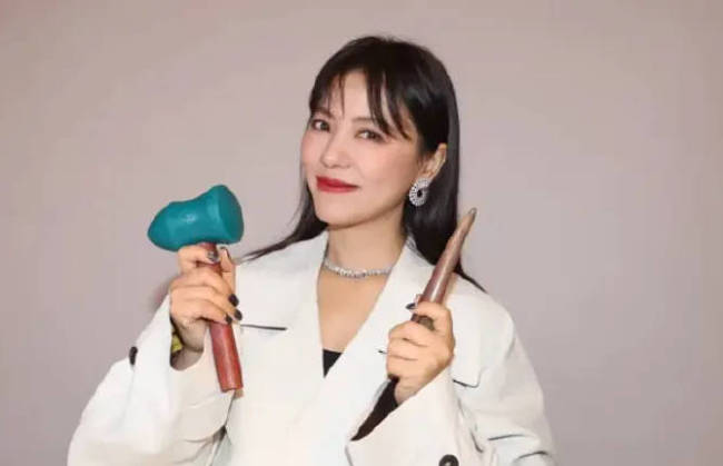 丁当回应是否考虑当未婚妈妈：顺其自然就好不强求